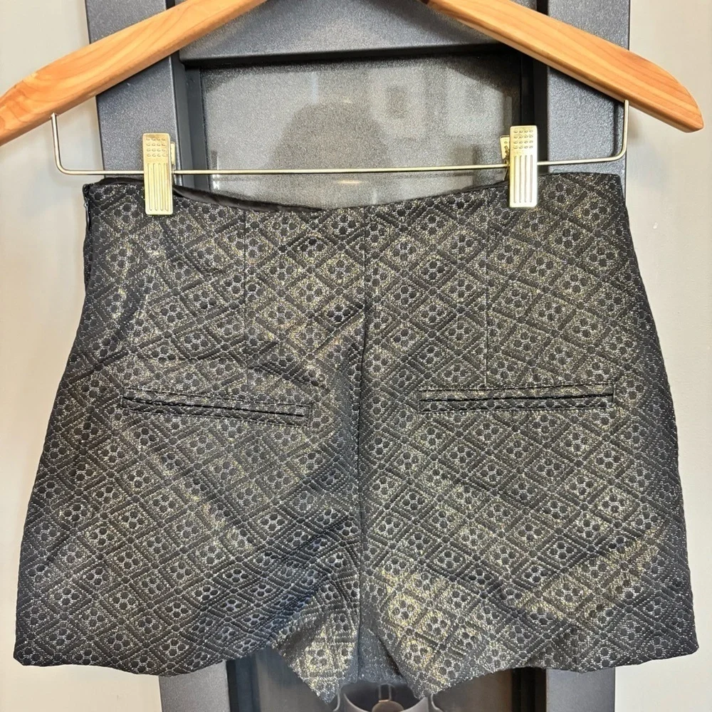 Forever 21 Black and Gold Patterned Shorts - size S​